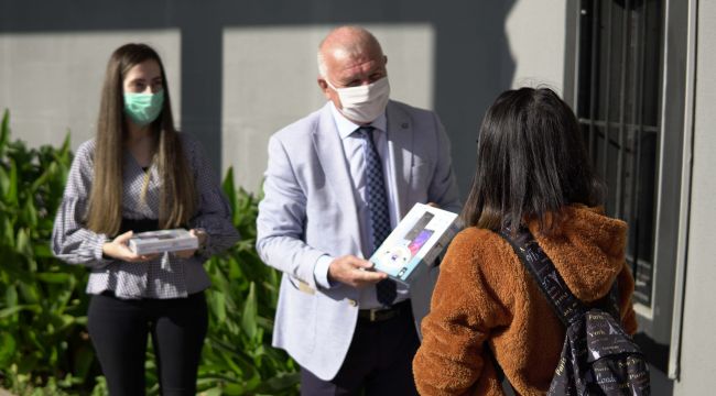 KEMALPAŞA’DA ÖĞRENCİLERE TABLET DESTEĞİ