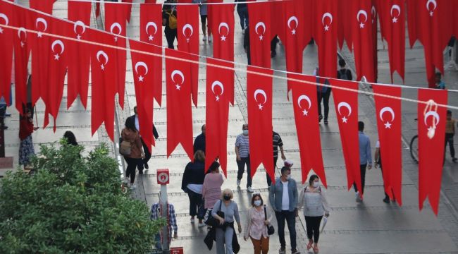 KONAK, CUMHURİYET İÇİN SÜSLENDİ