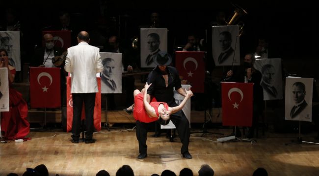 KONAK'TA CUMHURİYETE ÖZEL KONSER
