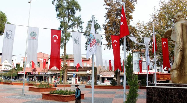 ÖDEMİŞ’TE CUMHURİYET COŞKUSU 