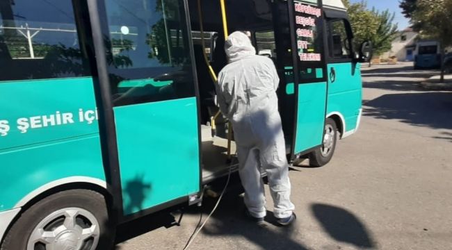 ÖDEMİŞ'TE MİNİBÜSLER DEZENFEKTE EDİLİYOR