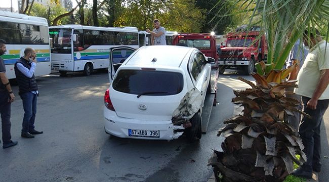 Otomobile arkadan çarptı