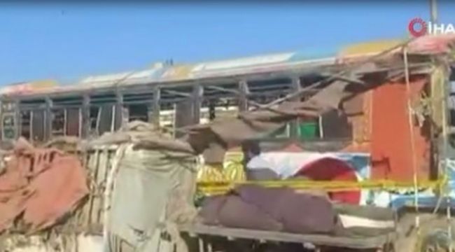 Pakistan'da yolcu otobüsü patladı