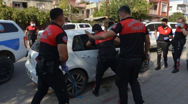 Polis camı kırıp hayat kurtardı