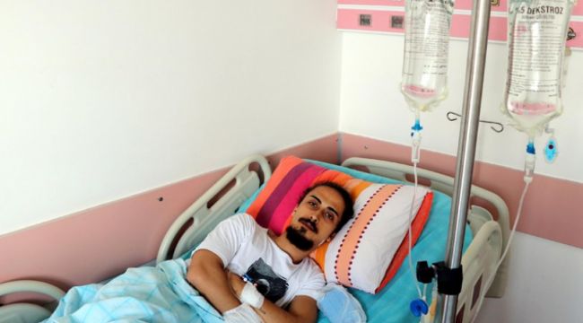 Sahilde gitar çalan intörn doktorun çenesini kırdılar
