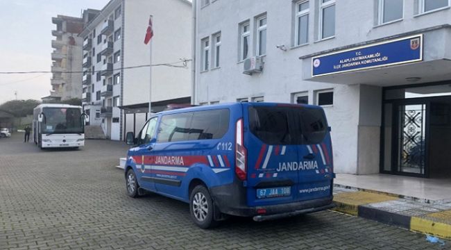 Sahte ehliyetle araç kiraladı, jandarma personelini yerde sürükledi