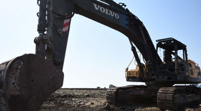 Yol çalışması yapan iş makineleri kundaklandı