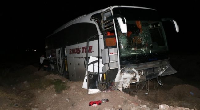 Yolcu otobüsü şarampole düştü
