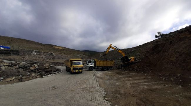 Aliağa Yukarı Şehitkemal'de çalışmalarını sürdürüyor