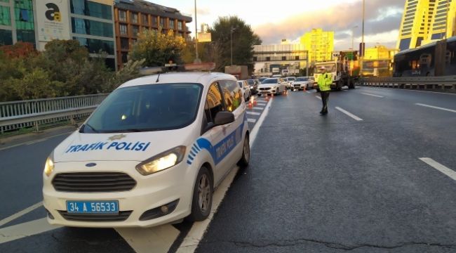 Avrasya Maratonu nedeniyle koşu yolları trafiğe kapatıldı