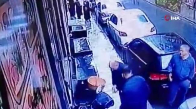 Balkondan sepetle sarkıtılan silahlarla saldırı