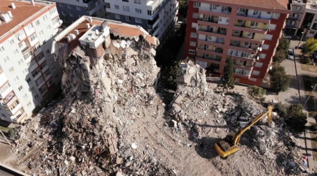 BARIŞ SİTESİNDE KONTROLLÜ YIKIM SÜRÜYOR
