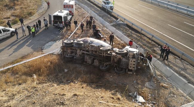 BETON MİKSERİ VİYADÜKTEN DÜŞTÜ