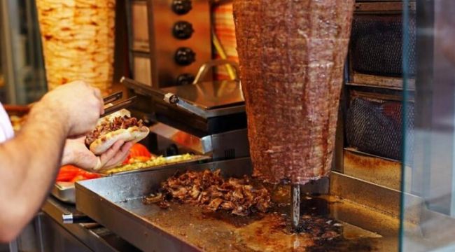 Cadde ve sokaklarda yemek yenilmesi yasaklandı