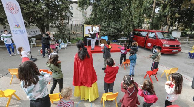 ÇADIR KENTTE ÇOCUKLARA EĞLENCE SAHNESİ