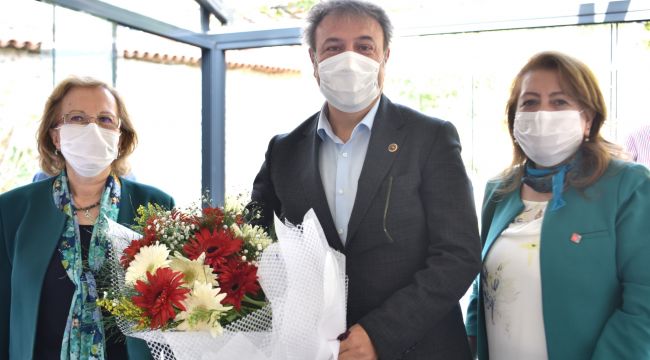 CHP’Lİ KADINLARDAN BAŞKAN İDUĞ’A ÖVGÜ