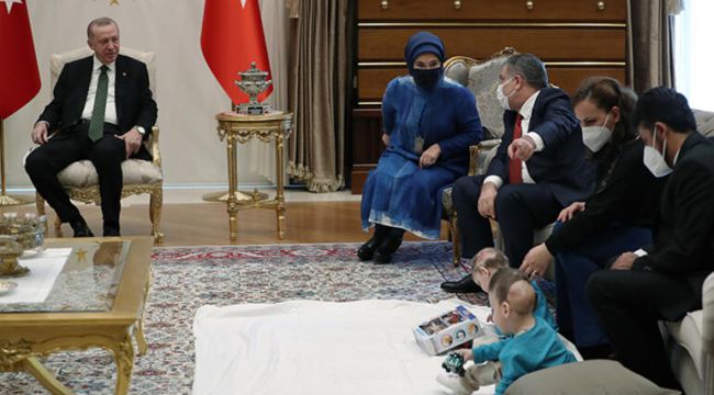 Cumhurbaşkanı Erdoğan, siyam ikizlerini ağırladı