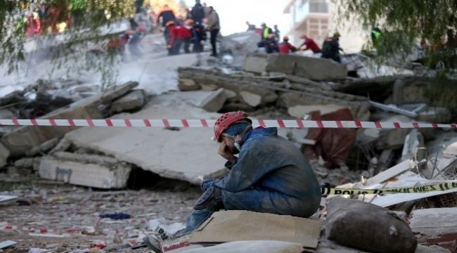 DEPREMZEDELER İÇİN YARDIM DEPOSUNDA