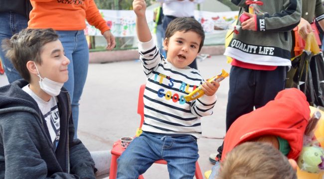 DEPREMZEDE MUSTAFA'YA DOĞUM GÜNÜ SÜRPRİZİ