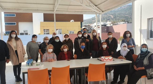 DEPREMZEDE ÖĞRETMENLERE 24 KASIM SÜRPRİZİ