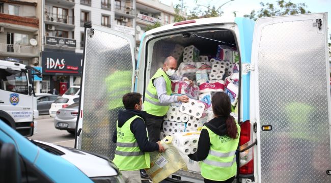 DEPREMZEDELERE GELEN YARDIMLAR DAĞITILIYOR