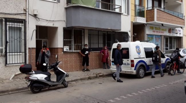 Emekli öğretmen evinde ölü bulundu