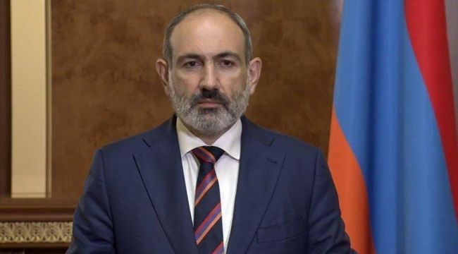 Ermenistan’ın savunma bakanı da istifa etti
