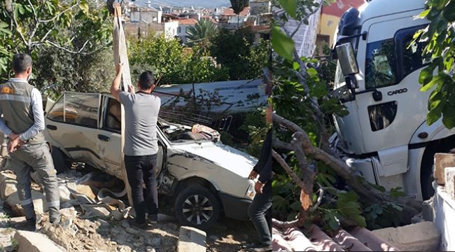 Freni boşalan kamyon ortalığı savaş alanına çevirdi