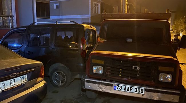 Freni boşalan kamyonet 4 araca çarptı