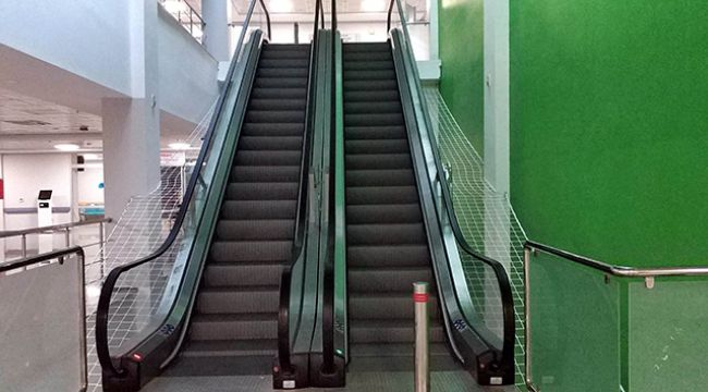 Hastanede yürüyen merdiven kazası