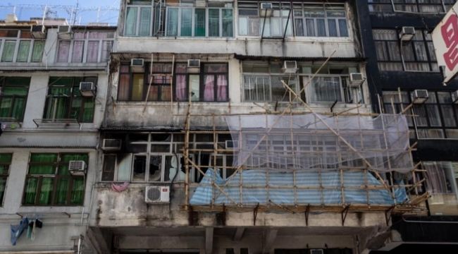 Hong Kong'da ev yangını