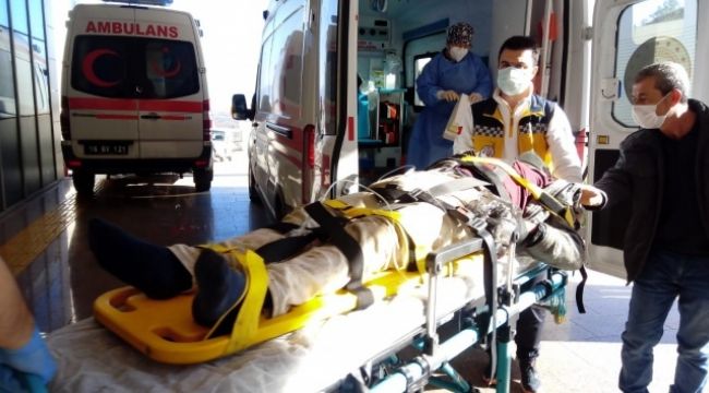 İş makinesi şarampole yuvarlandı
