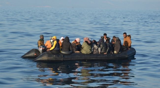 İZMİR'DE 46 DÜZENSİZ GÖÇMEN KURTARILDI