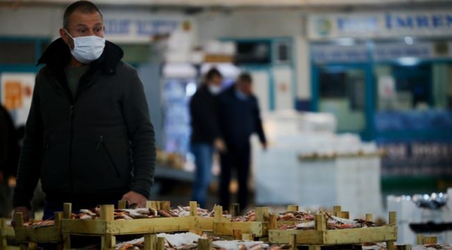 İZMIR'DE BALIKÇILAR VITES YÜKSELTTI