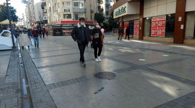 İZMİR'DE SOKAKLAR BOŞALDI