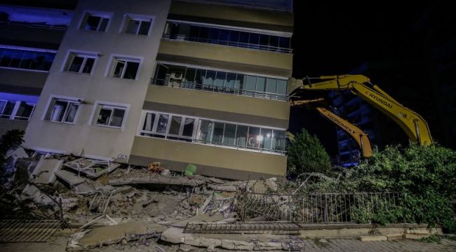 İZMİR'DE UZMANLAR BİNALAR İÇİN BİR ARAYA GELDİ