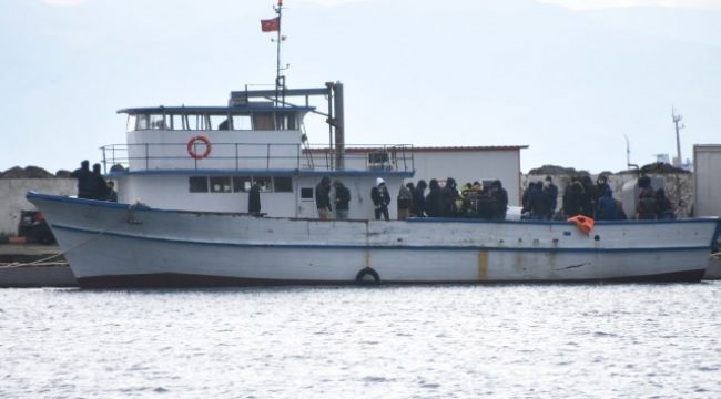 Kaçak göçmen taşıyan gemi kaptanı tutuklandı