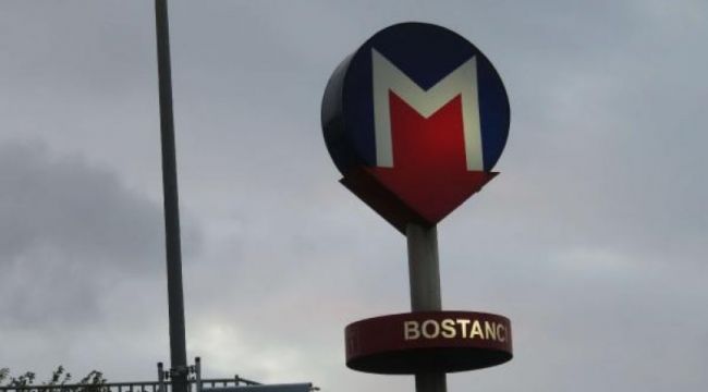 Kadıköy'de metro istasyonunda intihar girişimi!