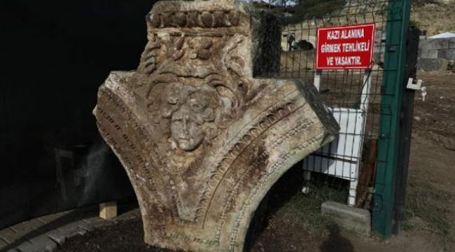 Kazı çalışmalarında Medusa heykeli bulundu