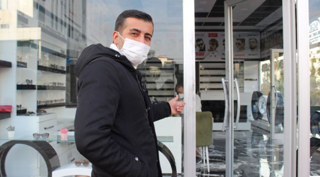 Kısıtlama saatinde 20 bin liralık gözlük çaldılar
