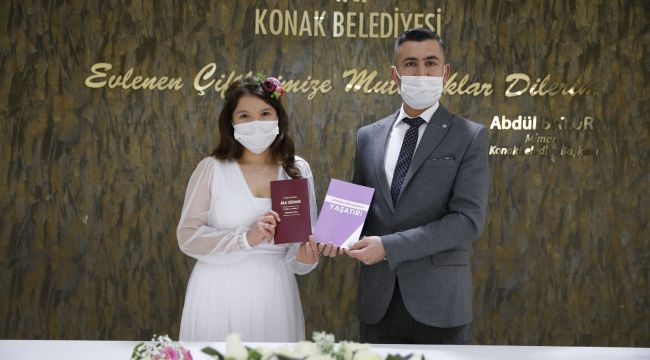KONAK'TA NİKAHLA İSTANBUL SÖZLEŞMESİ BİR ARADA