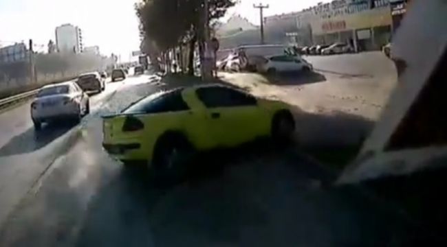 Kontrolden çıkan otomobil park halindeki araçların arasına daldı