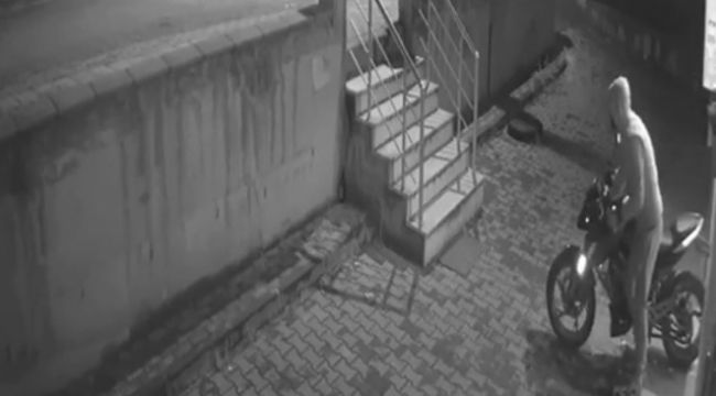 Lüks motosiklet hırsızı kameraya böyle yakalandı