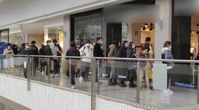 Mağazalarda indirim yoğunluğu