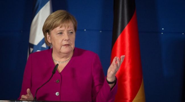 Merkel'den kritik Türkiye açıklaması
