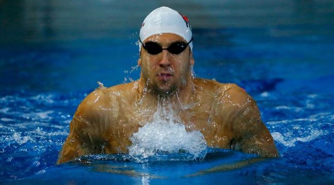 Milli yüzücü Emre Sakçı Avrupa rekoru kırdı