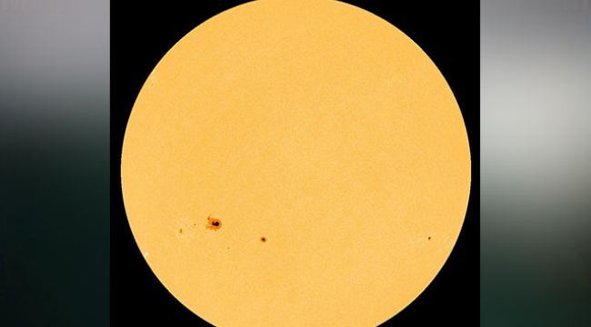 NASA, Güneş yüzeyinde büyük 'güneş lekeleri' görüntüledi