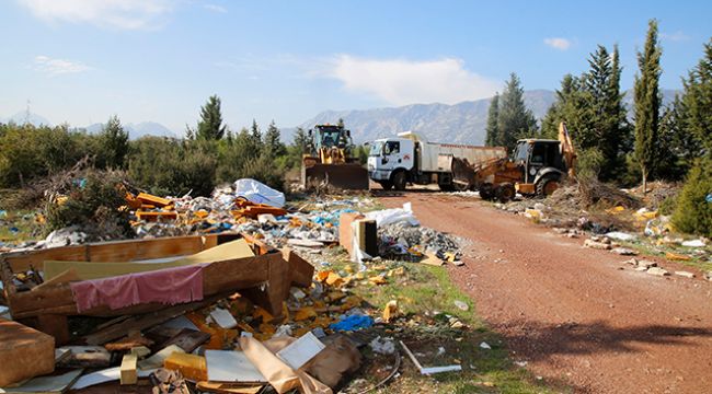 Ormanlık alandan 28 kamyon çöp çıktı