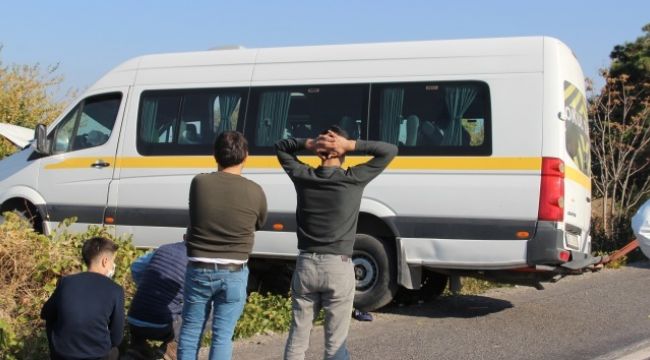 Özel eğitim öğrencilerini taşıyan servis kaza yaptı