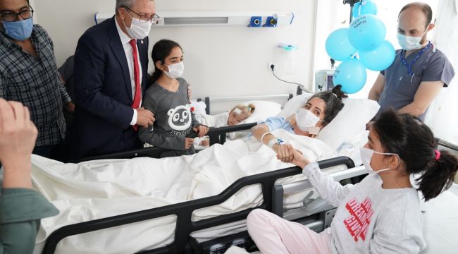 PERİNÇEK AİLESİ EÜ HASTANESİNDE BİR ARADA